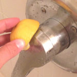 clean-faucets-with-lemon