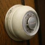1200px-Honeywell_round_thermostat