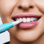 943-pearly-girl-vegan-teeth-whitening-pen–ATHLEISURE-model_ALT