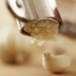 cleaning-mistaks-food-tastes-garlic-press